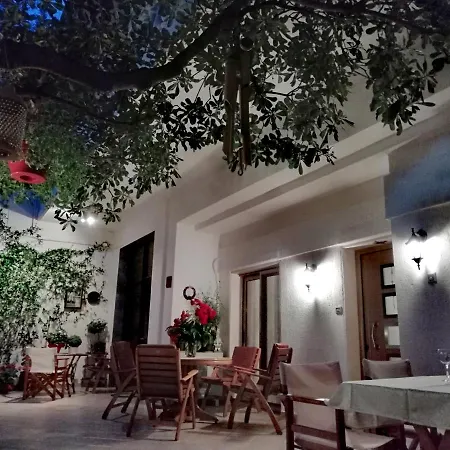Evripidis - Katerina -β Apart-hotel 3*